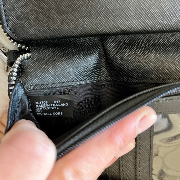 Michael Kors Jet Set Wristlet - Picture 4 of 4